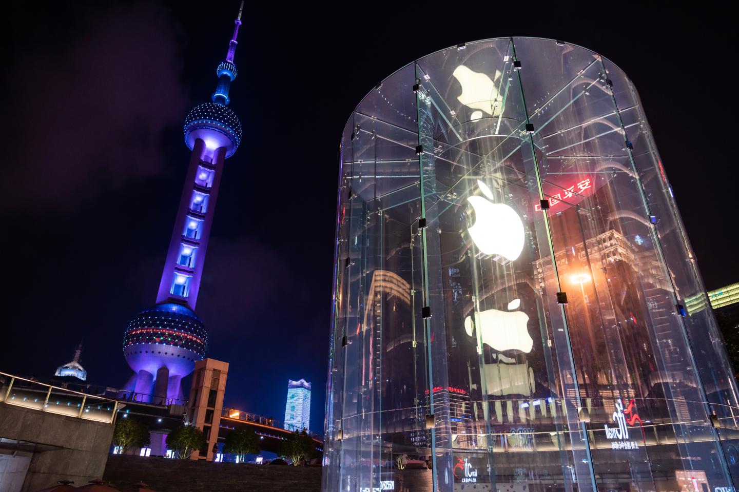 SHANGHAI, CHINA - 2019/09/08: American multinational technology company Apple store and logo seen in Shanghai with Oriental Pearl Tower in the background. (Photo by Alex Tai/SOPA Images/LightRocket via Getty Images)