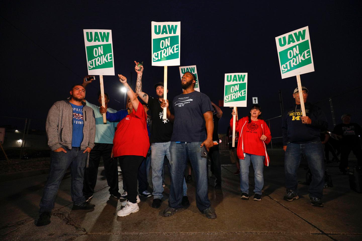 GM Strike Far From Ending as Stocks Plunge and Costs Mount