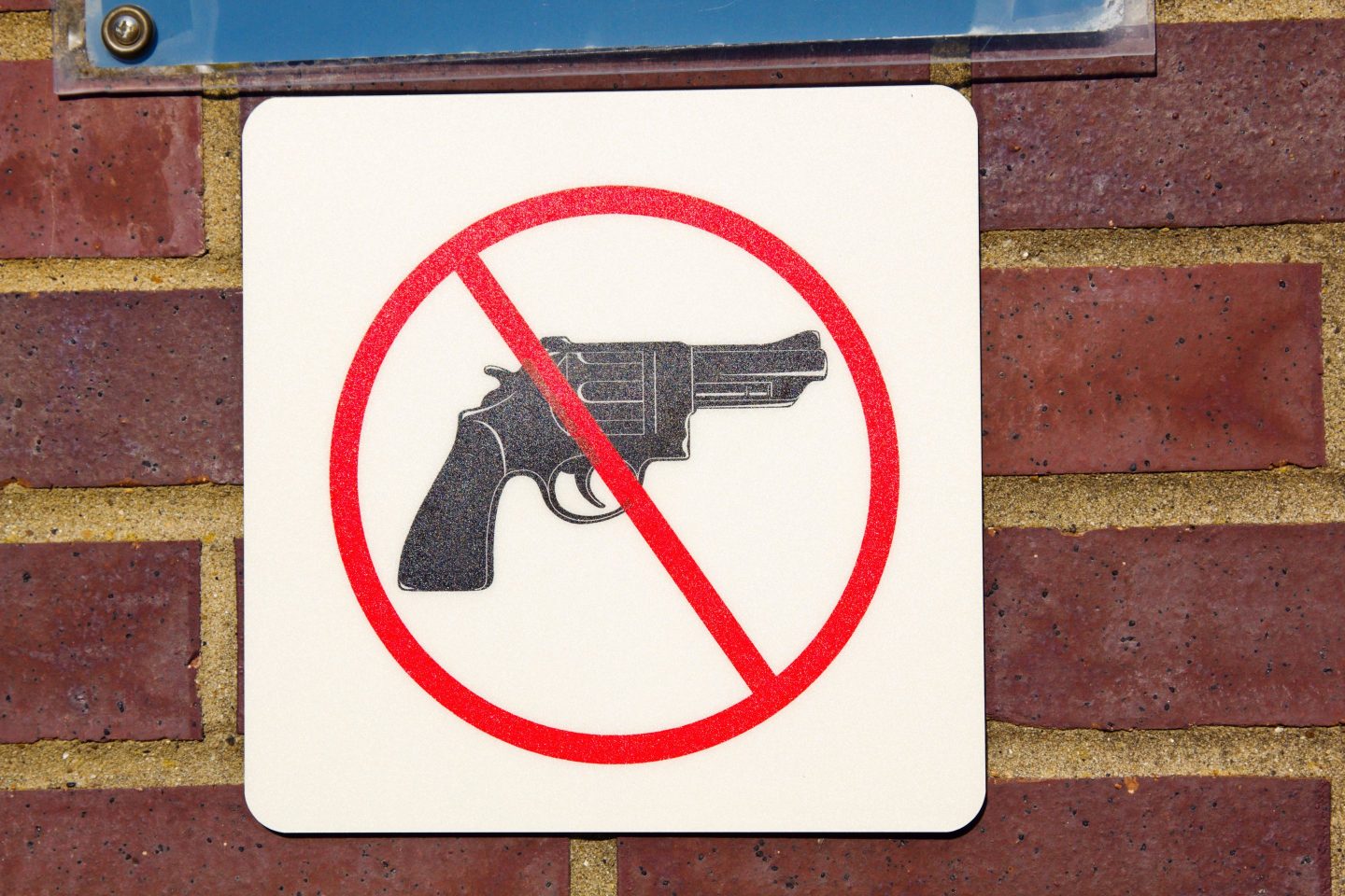 No guns sign