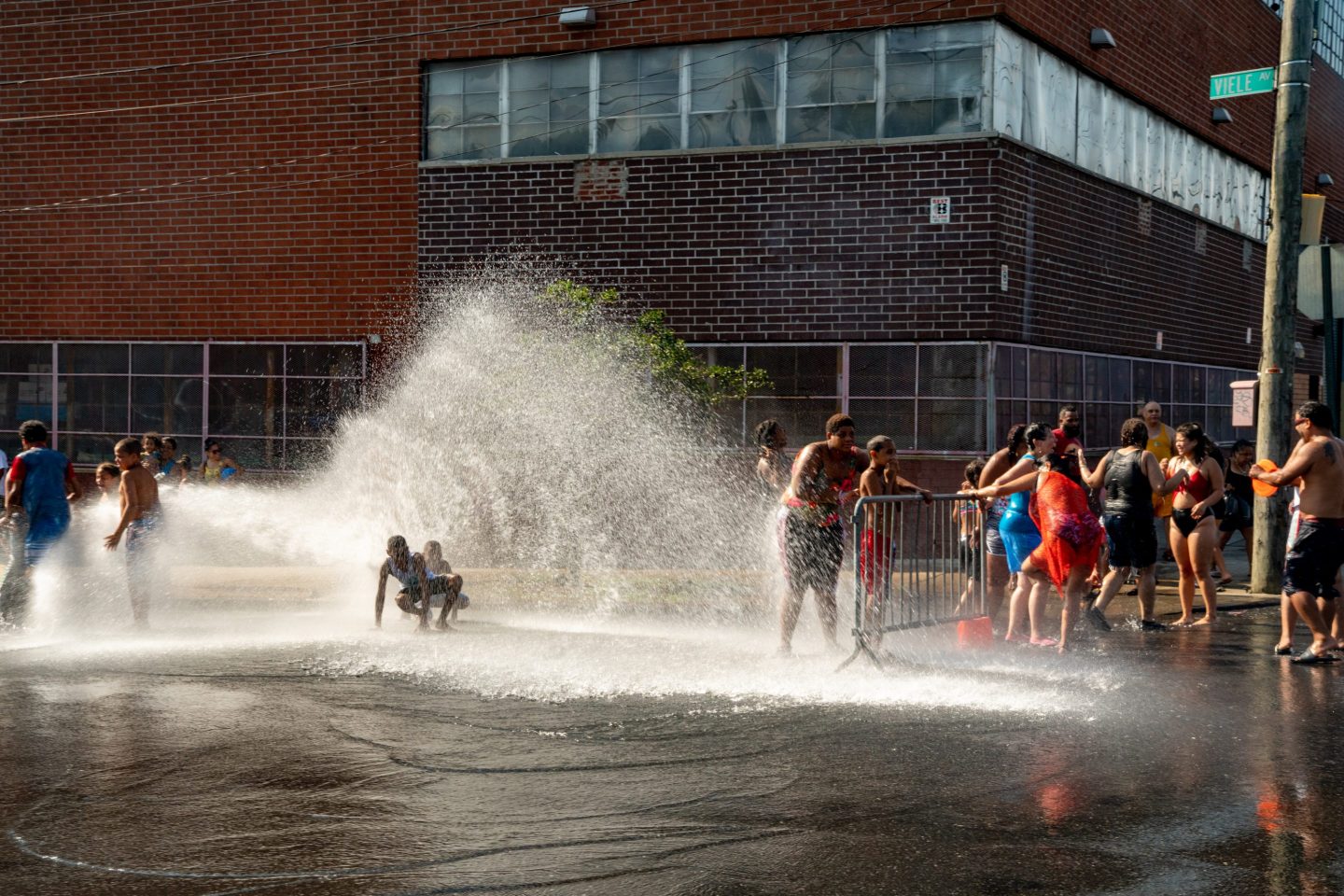 heat wave nyc hydrant people