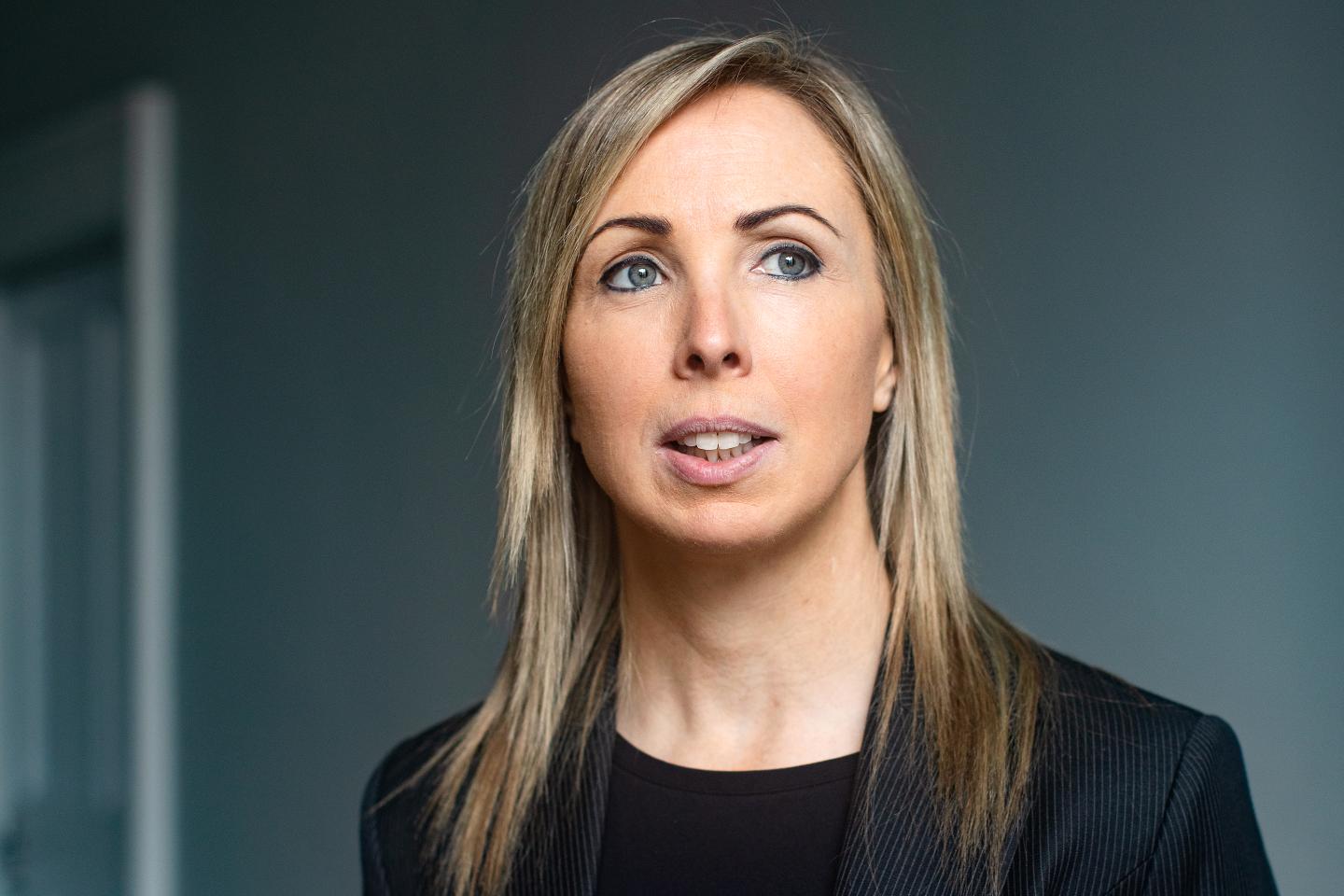 DIX1119.Helen Dixon