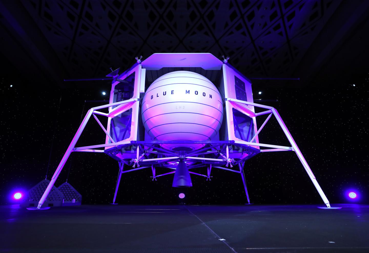 Blue Origin will 'Probably Not' Launch Crewed Space Mission in 2019, CEO Says