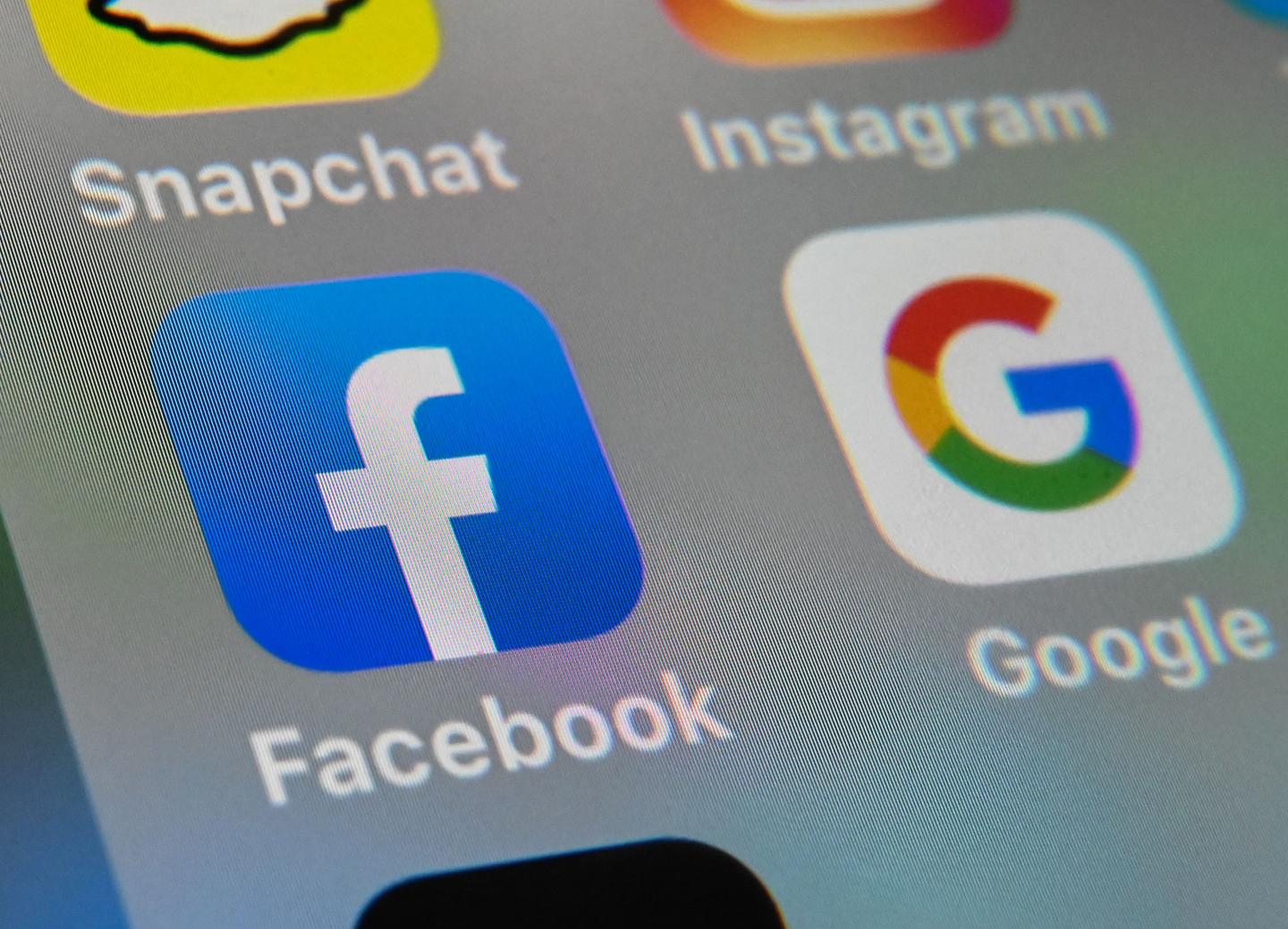 A picture taken on October 1, 2019 in Lille shows the logos of mobile apps Facebook and Google displayed on a tablet. (Photo by DENIS CHARLET / AFP) (Photo credit should read DENIS CHARLET/AFP/Getty Images)