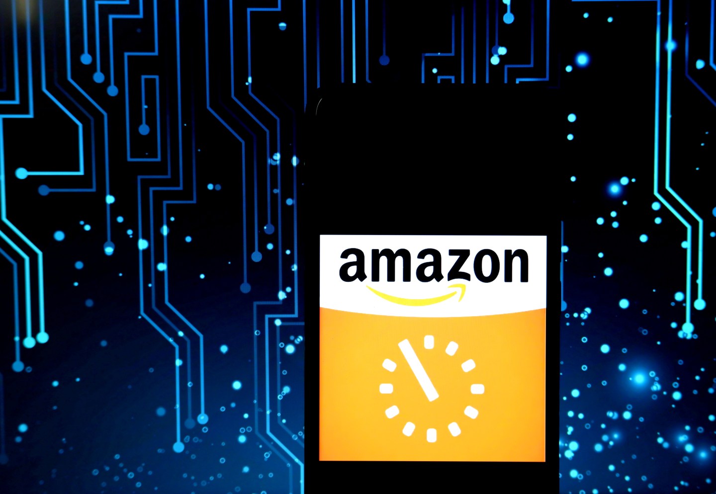 INDIA - 2019/10/15: In this photo illustration an American multinational technology company Amazon logo seen displayed on a smartphone. (Photo Illustration by Avishek Das/SOPA Images/LightRocket via Getty Images)