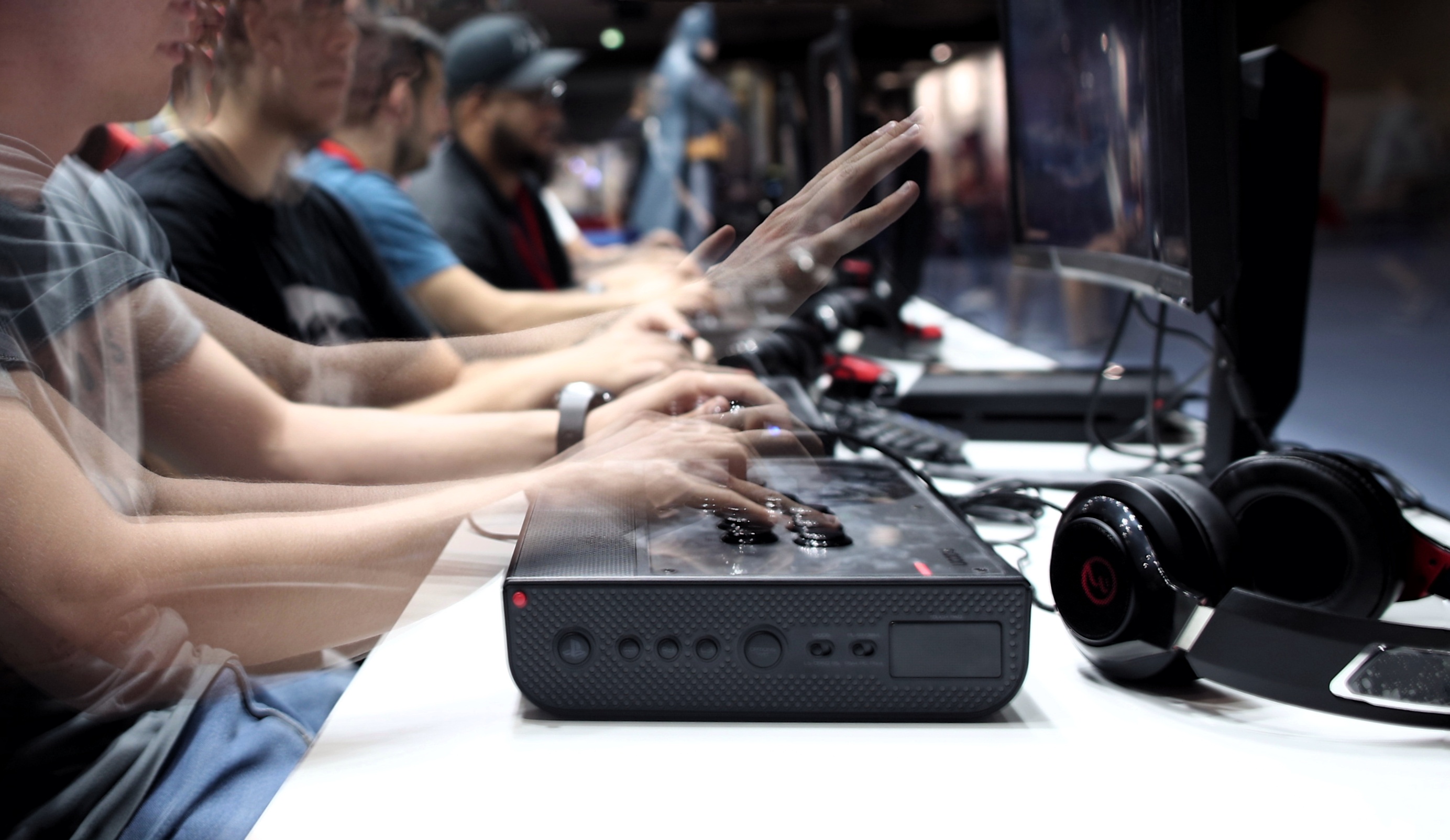 MADRID, SPAIN - OCTOBER 04: Visitors are seen playing videogames during the second day of the Madrid Games Week on October 04, 2019 in Madrid, Spain. (Photo by Eduardo Parra/Europa Press via Getty Images)