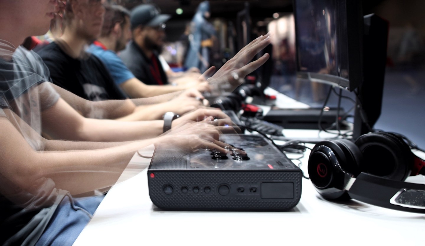 MADRID, SPAIN - OCTOBER 04: Visitors are seen playing videogames during the second day of the Madrid Games Week on October 04, 2019 in Madrid, Spain. (Photo by Eduardo Parra/Europa Press via Getty Images)
