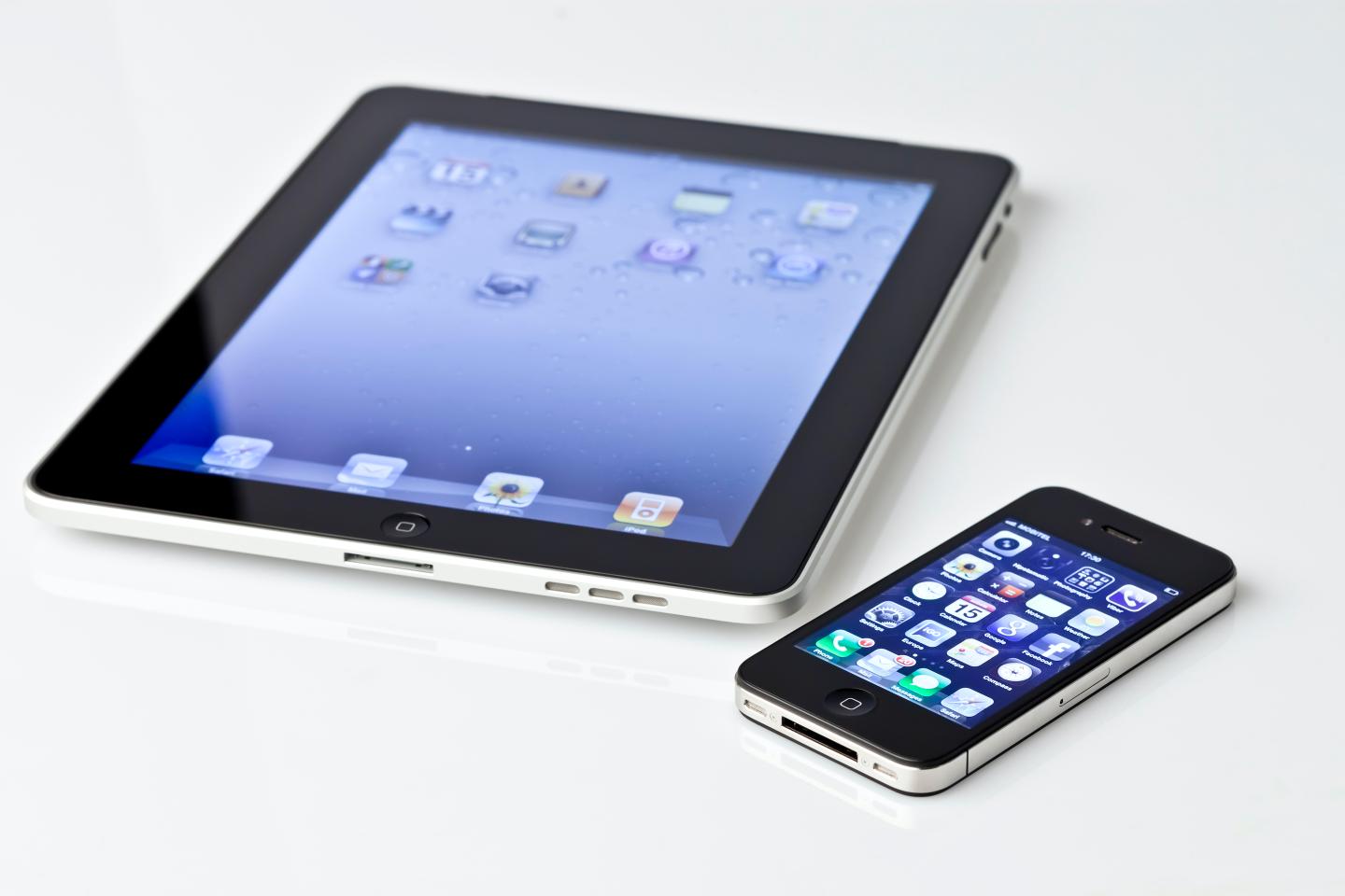 Update iOS on Older iPhones and iPads Before Nov. 3 or They’ll Break, Apple Warns