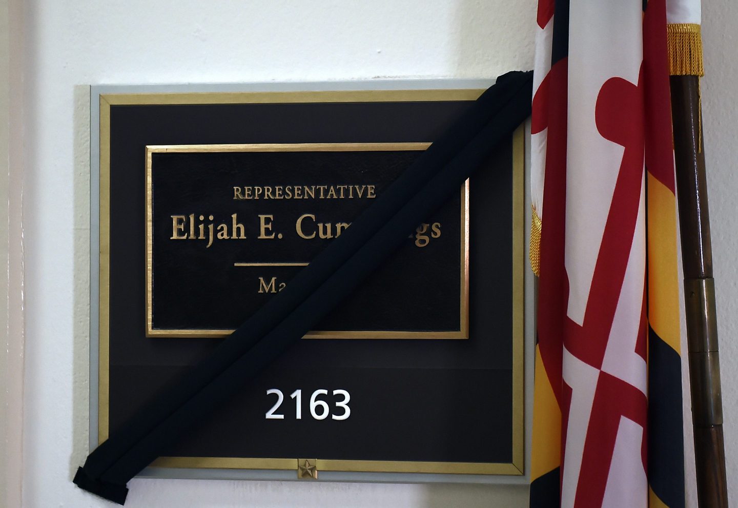 black cover Elijah Cummings office remembrance