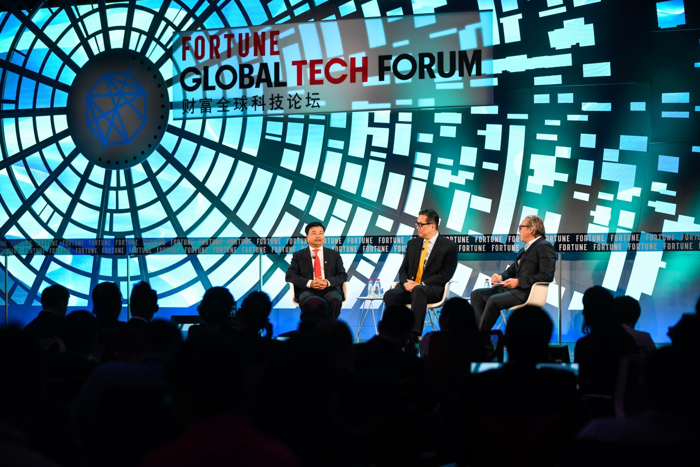 011 Fortune Global Tech Forum 2019 Thursday, November 7th 2019 Guangzhou, China. 11:45 - 12:10 In Focus: Healthcare and Biotech INNOVATION AND INTEGRATION IN THE GREATER BAY AREA With innovation and integration at the heart of the Greater Bay Area blueprint, we learn about actual business plans, prospects and progress from local business leaders and an infrastructure scientist. Lee Der-Horng, Academician, Singapore National Academy of Engineering; Vice President and Dean, PCITECH Li Chuyuan, Chairman, Guangzhou Pharmaceutical Holdings Moderator: Clay Chandler, FORTUNE Photographed by Shawn Koh/Fortune
