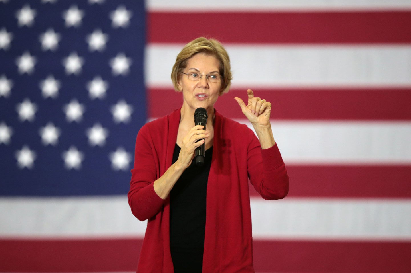 Democratic Presidential Candidate Elizabeth Warren Campaigns In Iowa