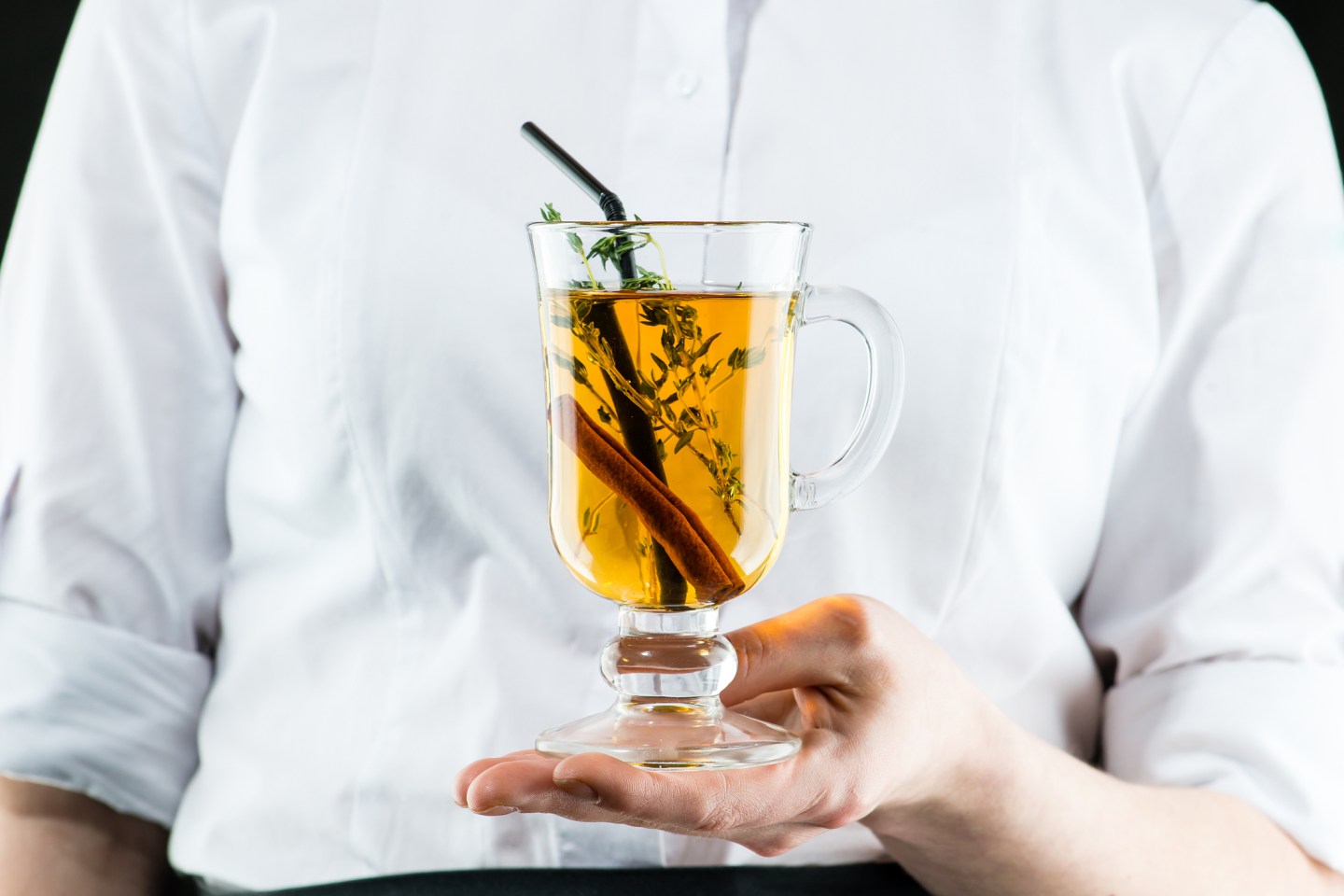 The server brings a hot Amaro cocktail with apple juice and cinnamon.