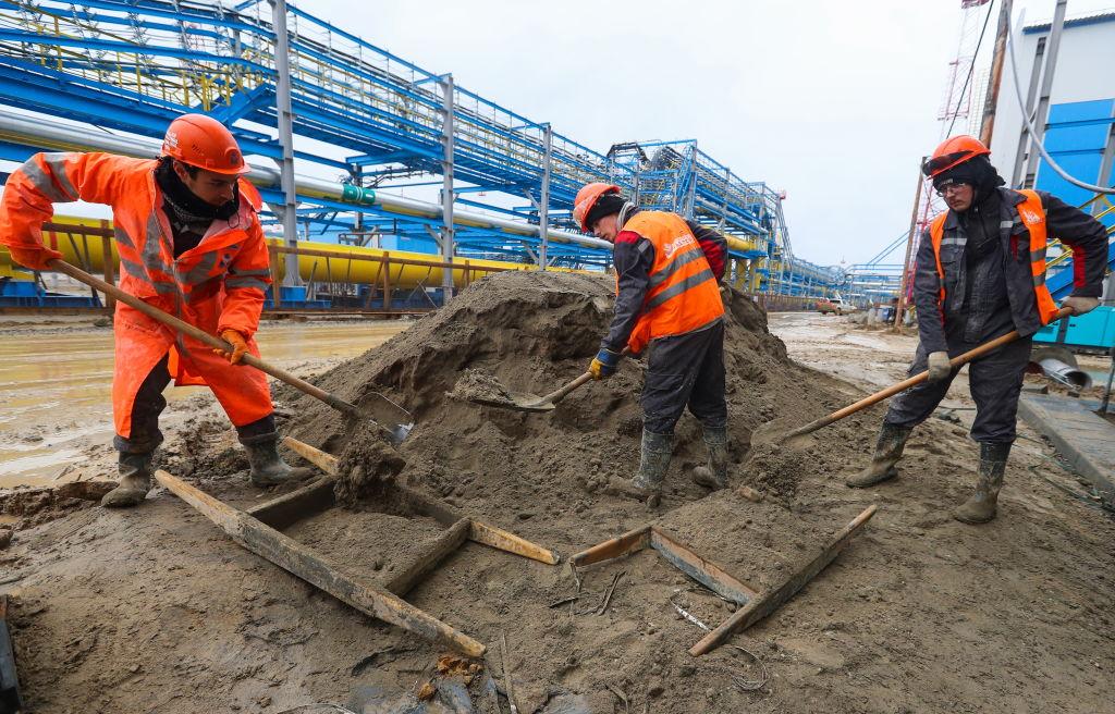Student brigades involved in Chayanda field construction projects in Yakutia, Russia