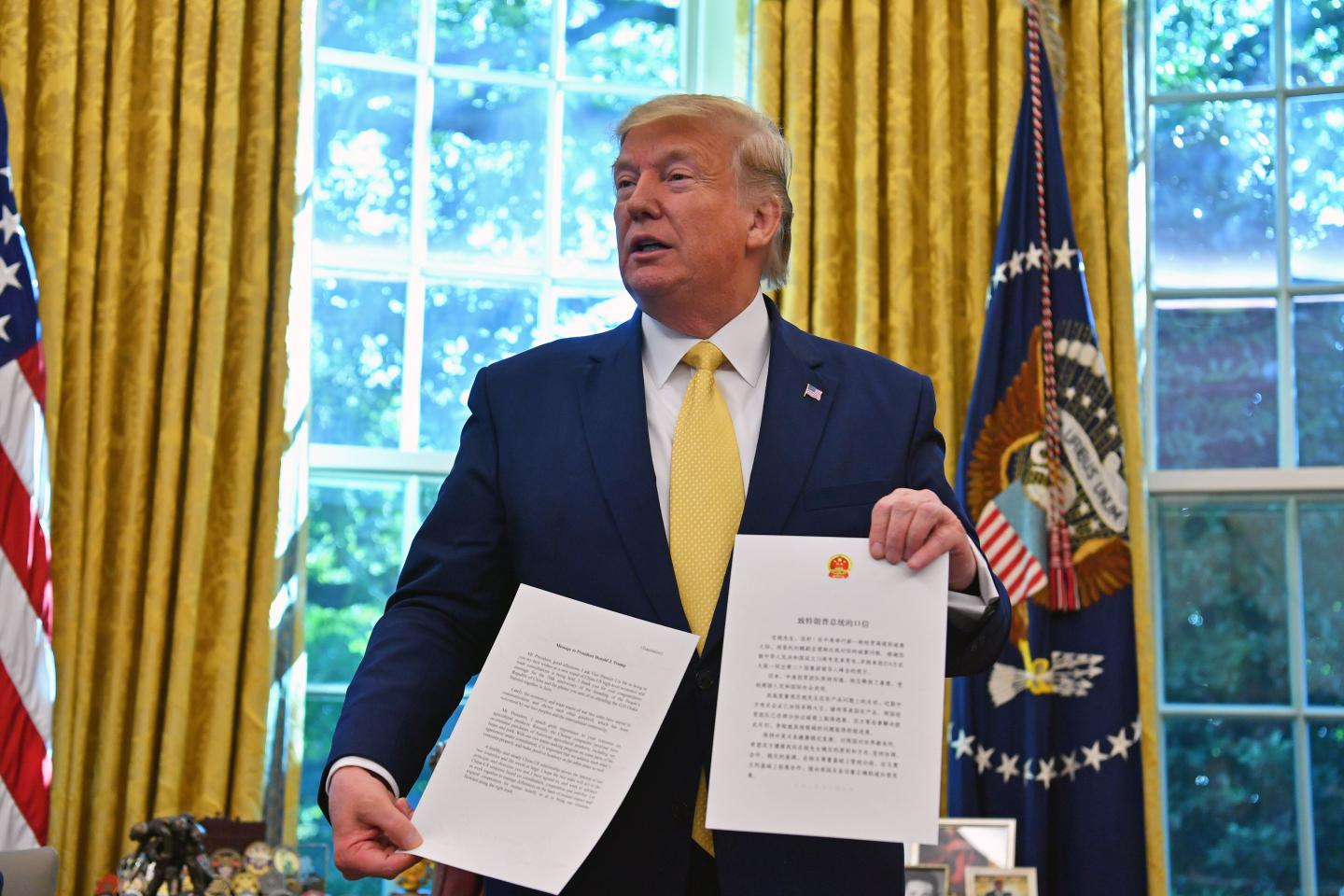 US President Donald Trump shows a letter from Chinese President Xi Jinping, October 2019.
