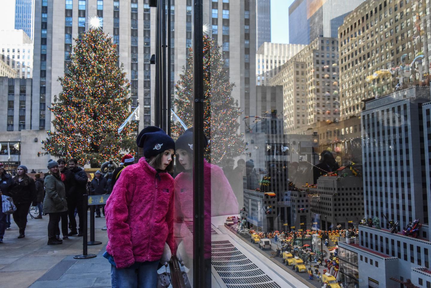 Here’s How Late Retailers Are Open on Christmas Eve
