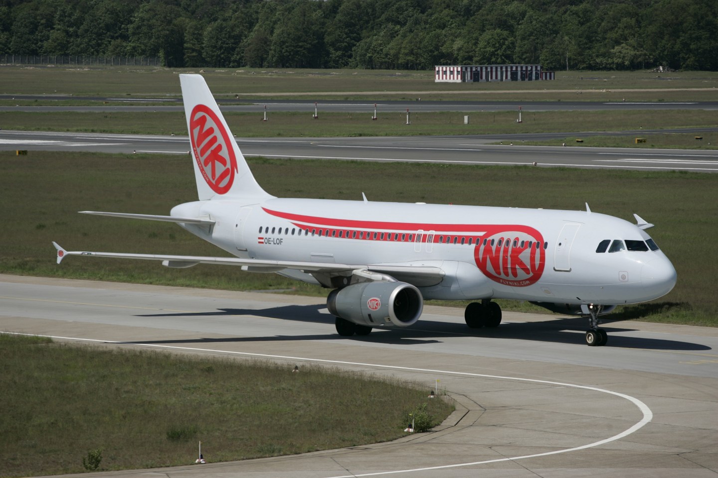 An Airbus 320 operated by the now-defunct Niki Luftfahrt airline.