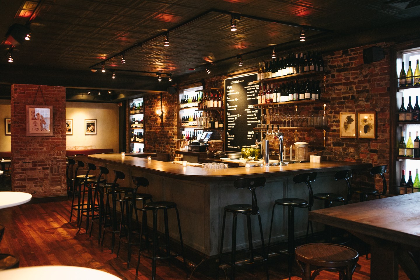 The bar at Le Caveau