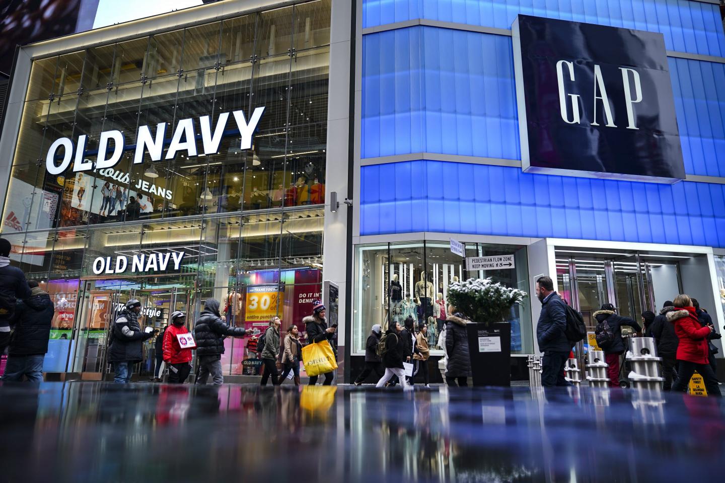 Gap sinks plan to spin off Old Navy