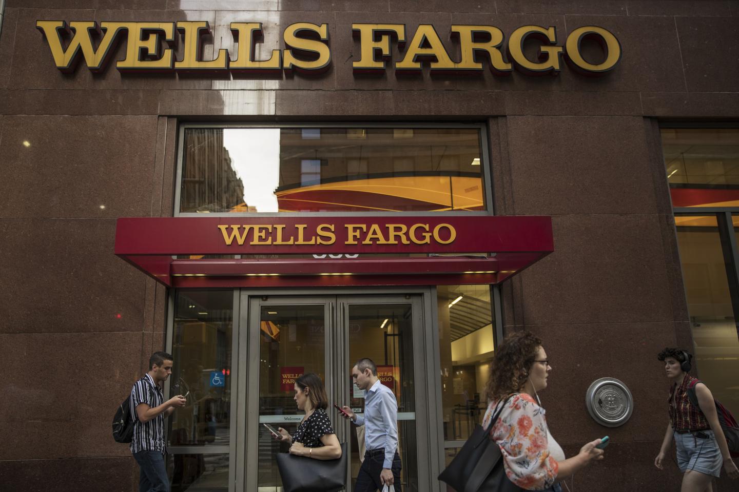 Fortune poll: Wells Fargo is the big bank that investors like least