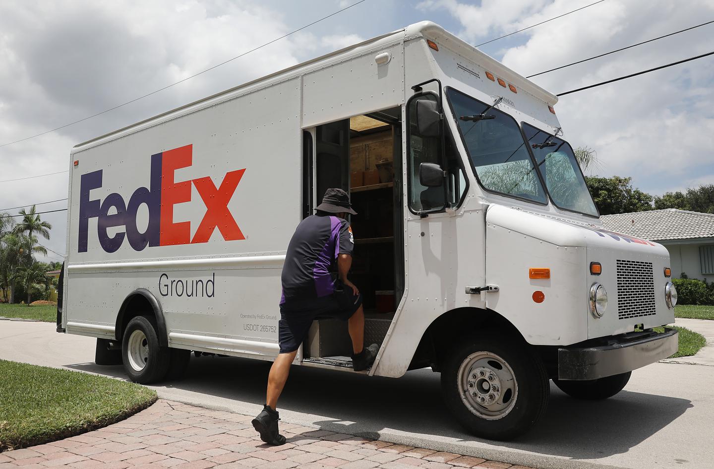 FedEx text scam sends consumers false notifications