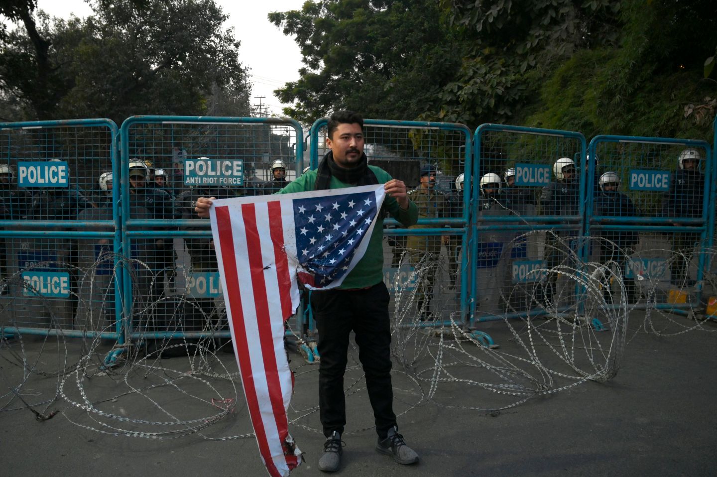 us sending troops to middle east