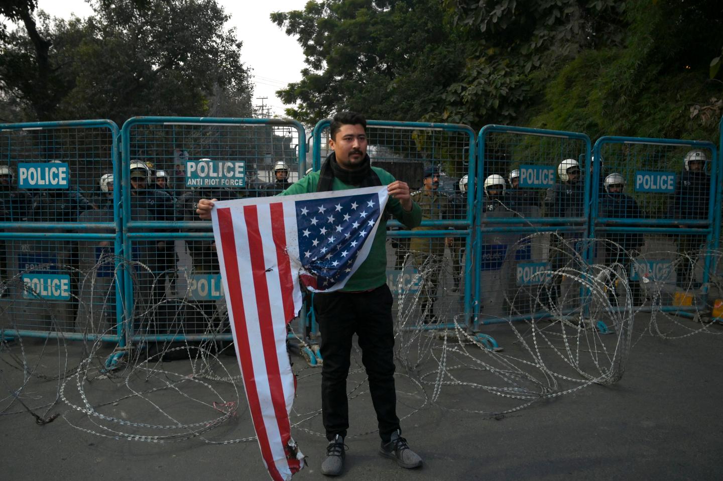 us sending troops to middle east
