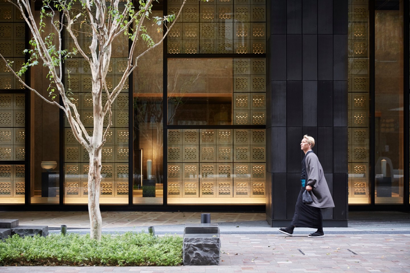 Hoshinoya Tokyo represents a marriage of traditional Japanese architecture and contemporary lifestyle.