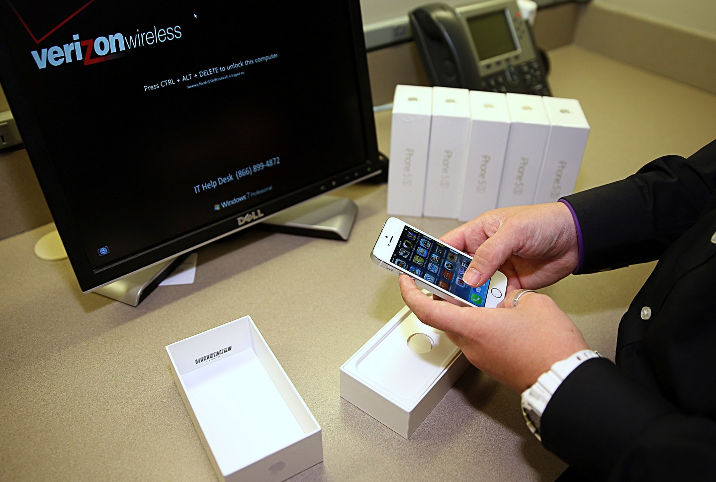 Verizon Store- iPhone 5