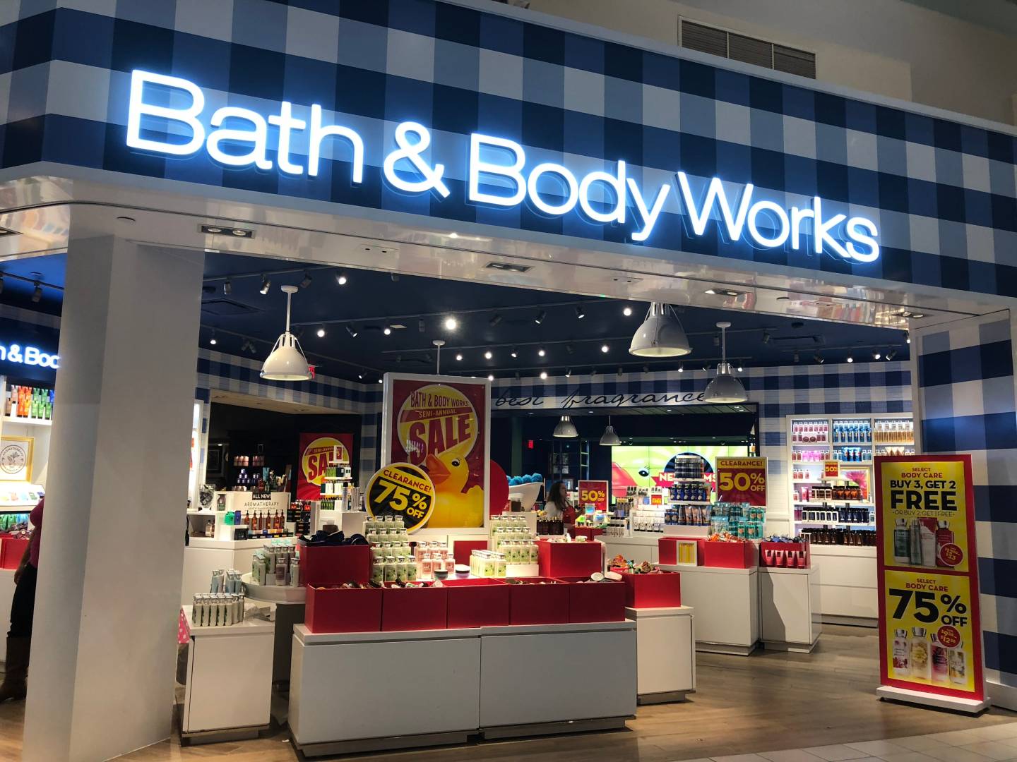 Bath and Body Works store front
