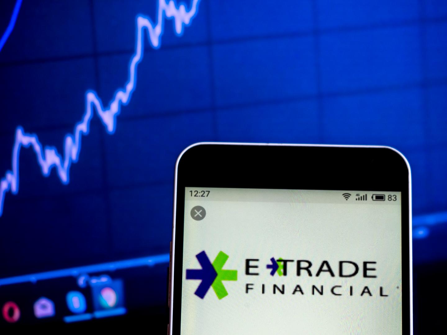 UKRAINE - 2019/02/07: In this photo illustration, the E-Trade Financial services company logo seen displayed on a smartphone. (Photo Illustration by Igor Golovniov/SOPA Images/LightRocket via Getty Images)