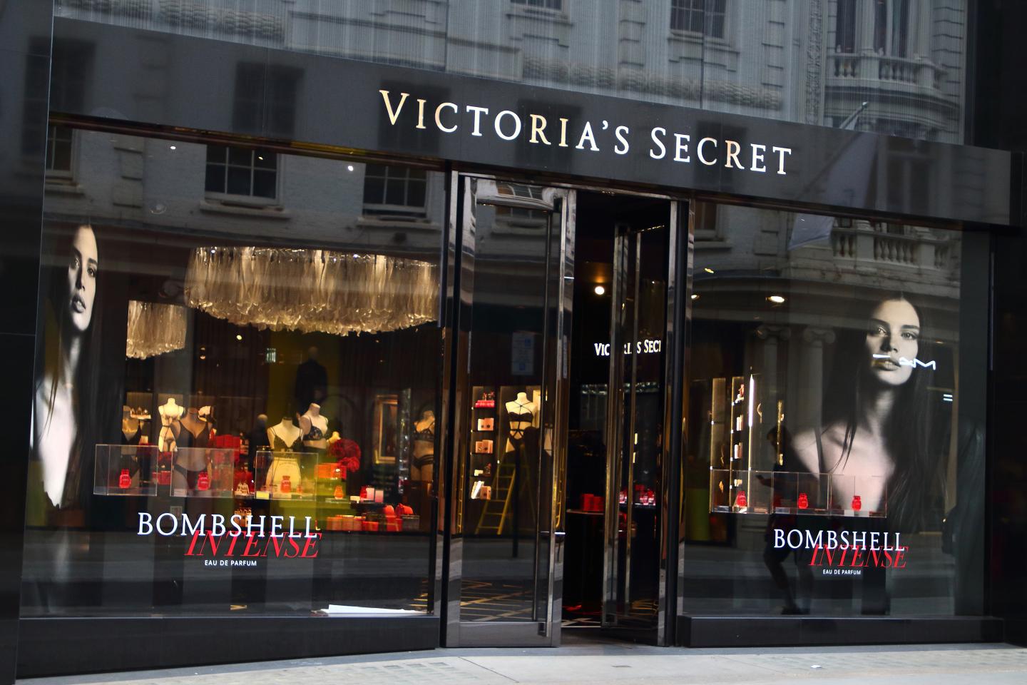 Billionaire Les Wexner gives up control of Victoria’s Secret after failing to fix the struggling brand