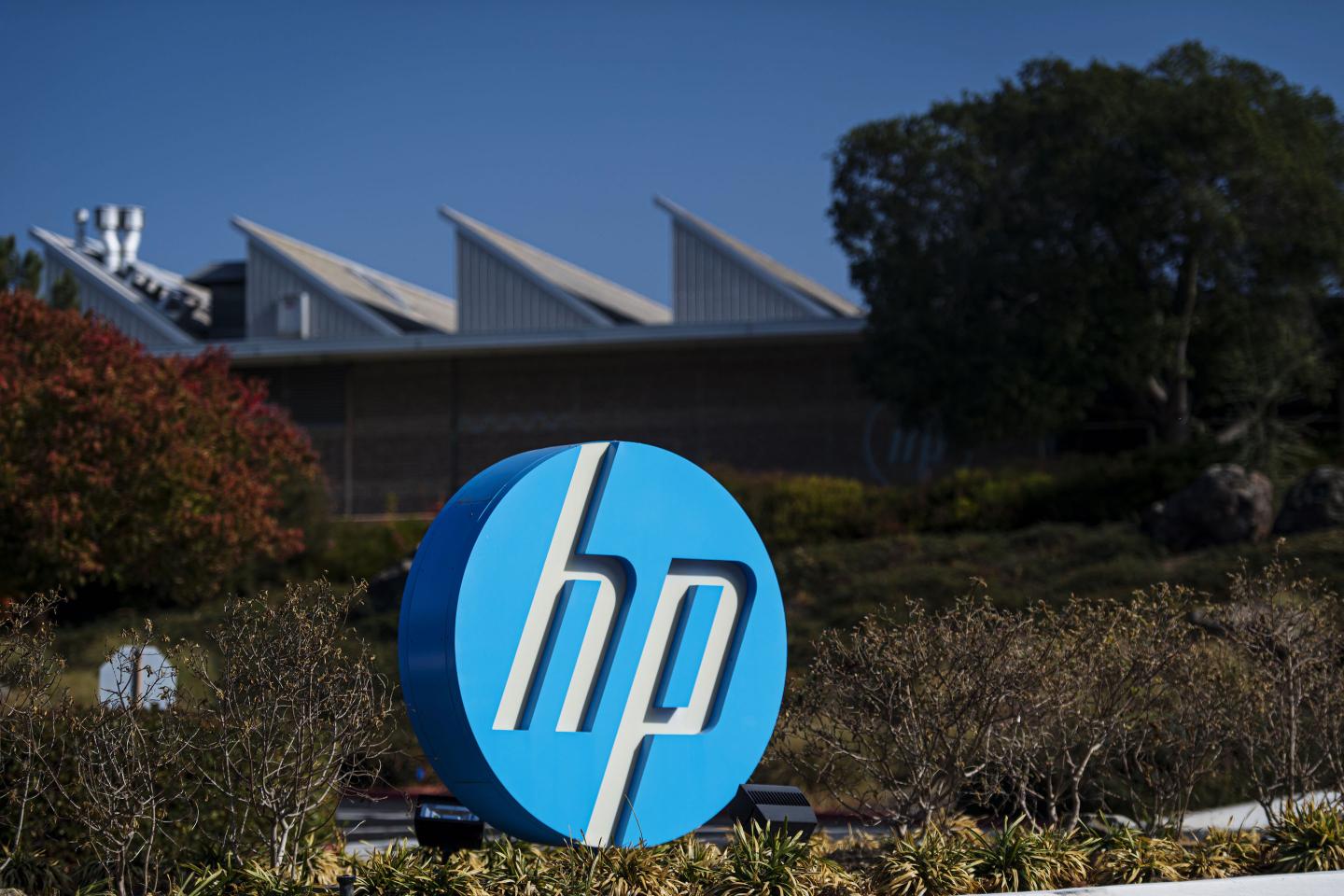 HP’s latest weapon for backing off Xerox: A $15 billion stock buyback
