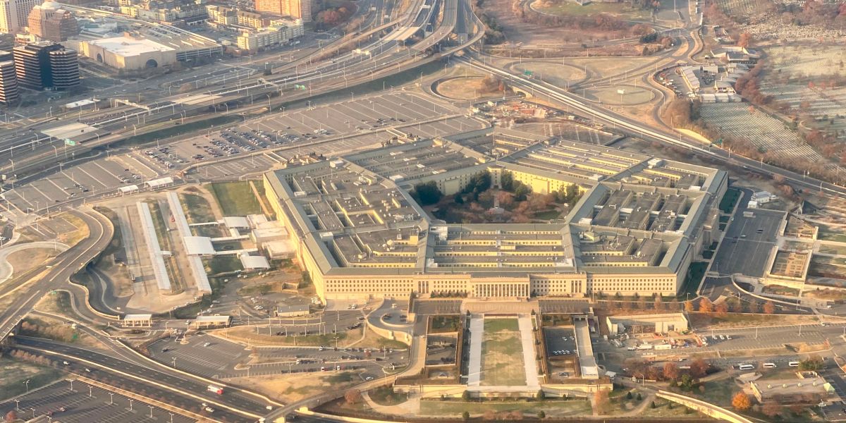 Using artificial intelligence in war: Pentagon adopts new ethical ...