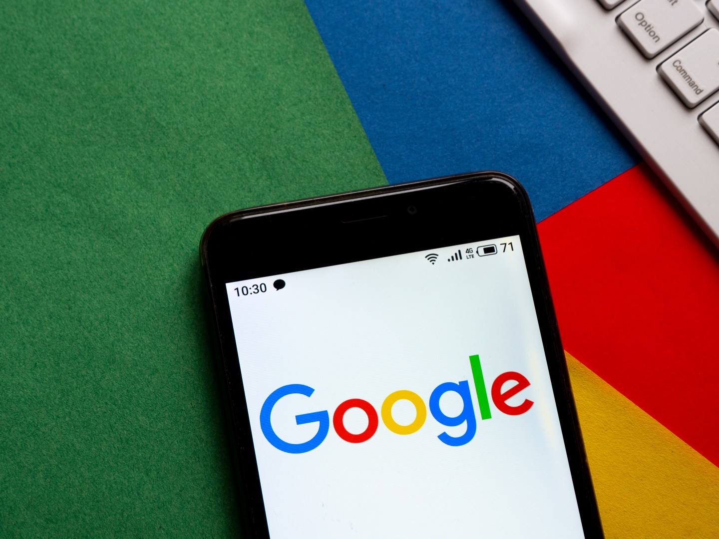 UKRAINE - 2020/01/30: In this photo illustration a Google logo seen displayed on a smartphone. (Photo Illustration by Igor Golovniov/SOPA Images/LightRocket via Getty Images)