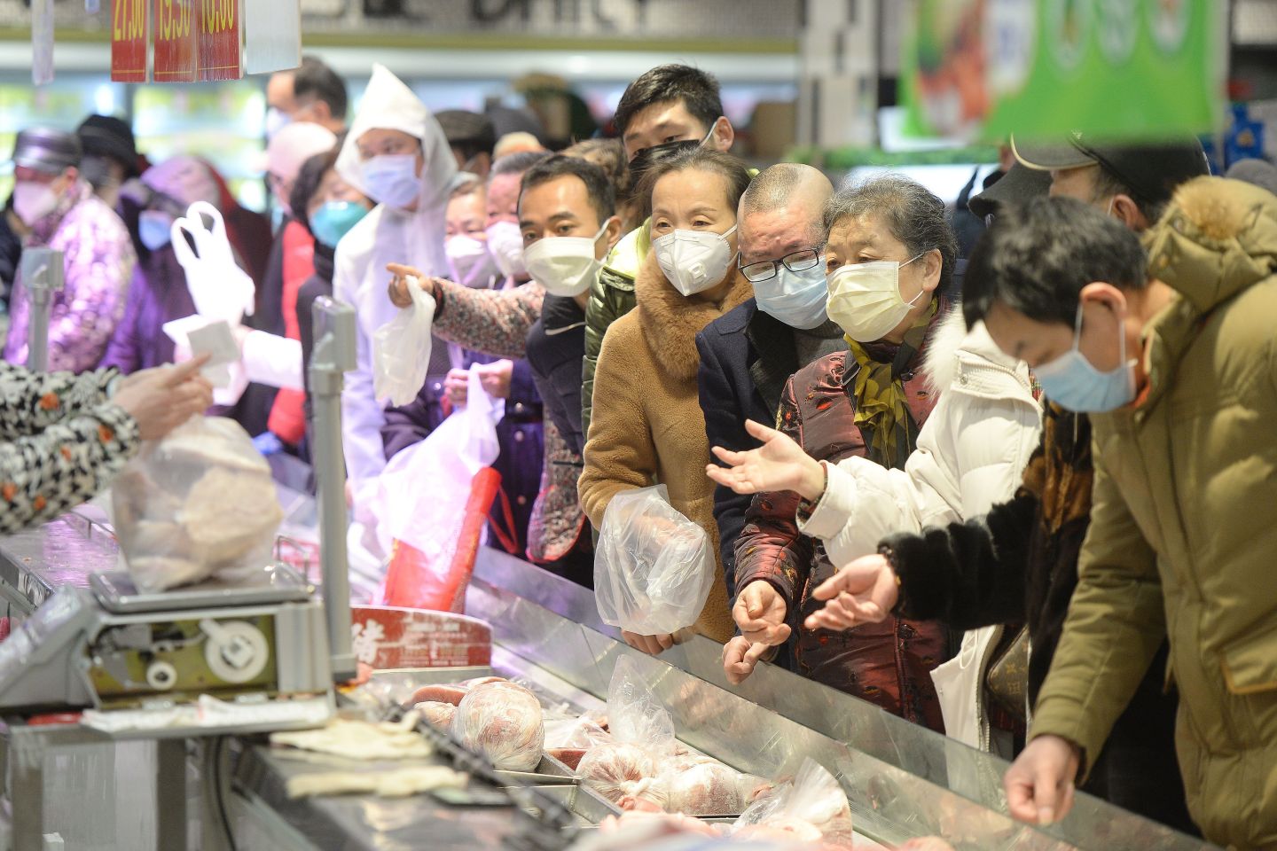 People wearing protective masks shop at a supermarket in Wuhan, the epicentre of the outbreak of a novel coronavirus, in China's central Hubei province. - The death toll from the novel coronavirus surged past 900 in mainland China on February 10, overtaking global fatalities in the 2002-03 SARS epidemic, even as the World Health Organization said the outbreak appeared to be stabilising. (Photo by STR / AFP) / China OUT (Photo by STR/AFP via Getty Images)
