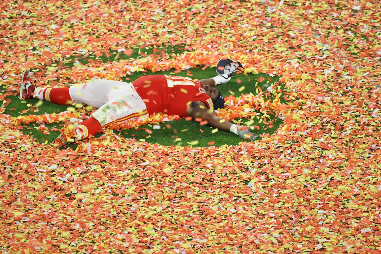 Chiefs player pays adoption fee for all shelter dogs after Super Bowl victory