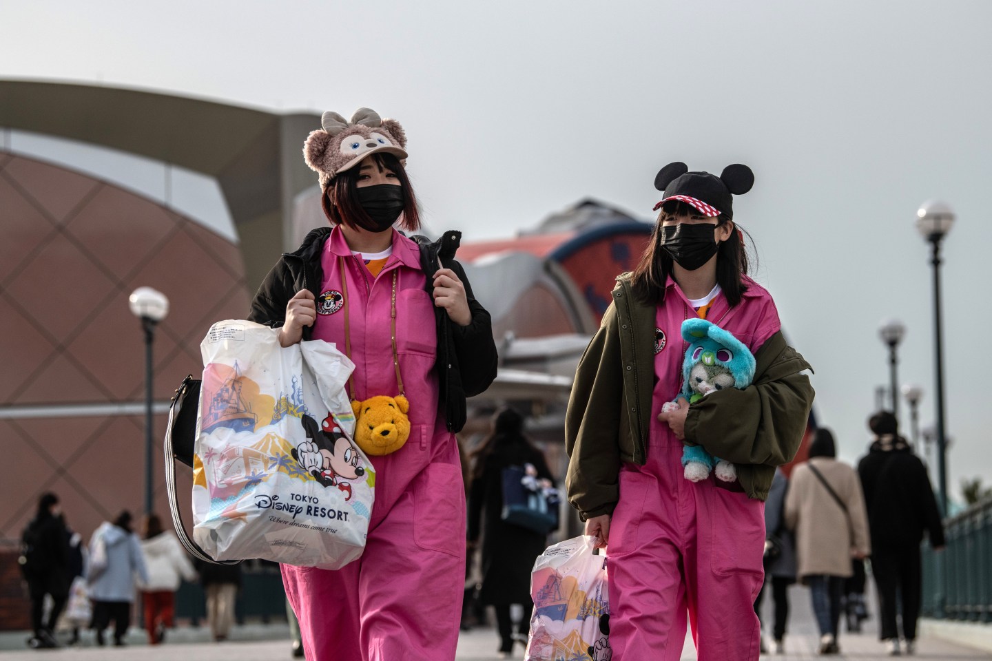 Tokyo Disneyland shuts down over coronavirus