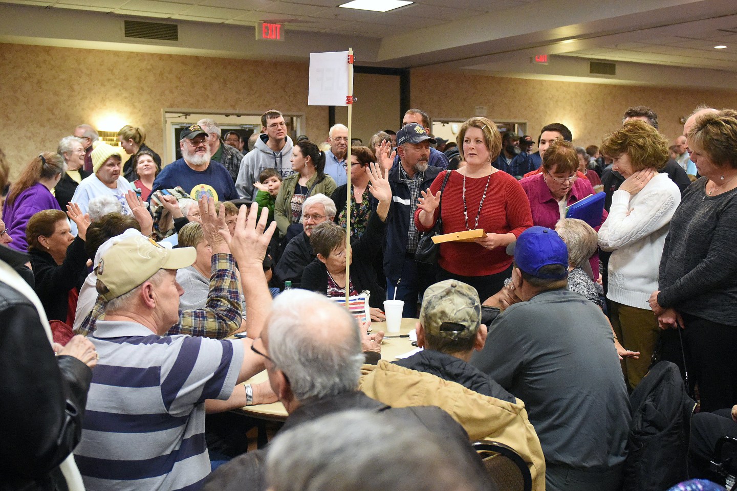 NEWS: FEB 01 2016 Iowa Caucus