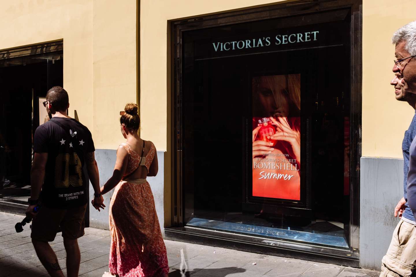 QUARTIERI SPAGNOLI, HISTORIC CENTER, NAPLE, CAMPANIA, ITALY - 2017/08/13: Tourists couple walking by Victoria´s Secret store in a shopping area near Quartieri Spagnoli. (Photo by Raquel Maria Carbonell Pagola/LightRocket via Getty Images)