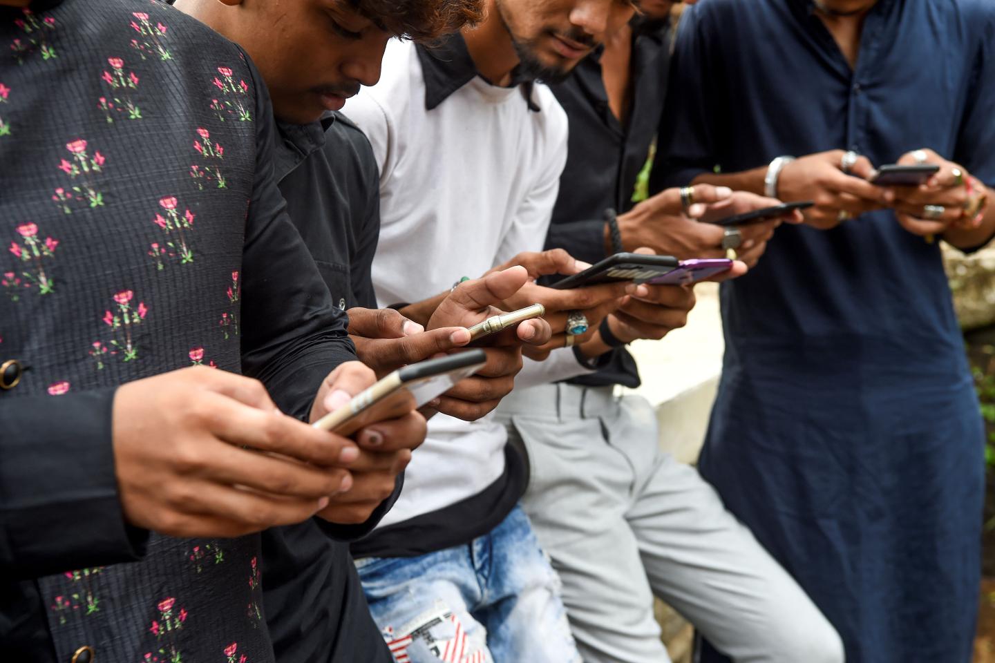 India-Social-Media-Phone