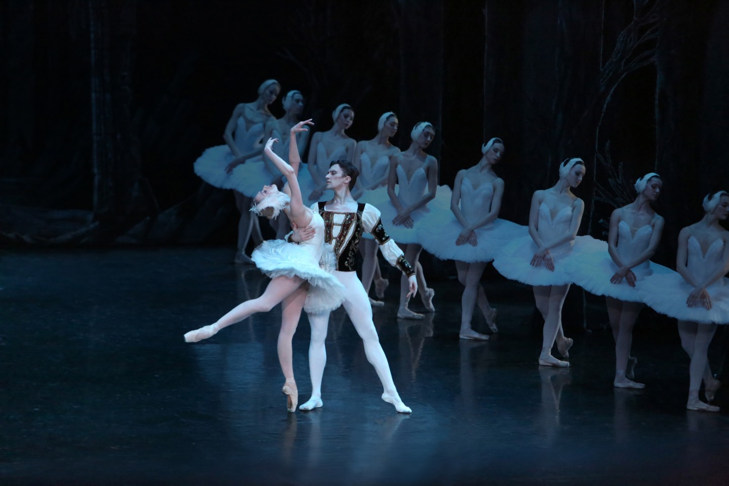 Irina Kolesnikova as Odette and Dmitry Akulinin as Prince Siegfried in "Swan Lake."