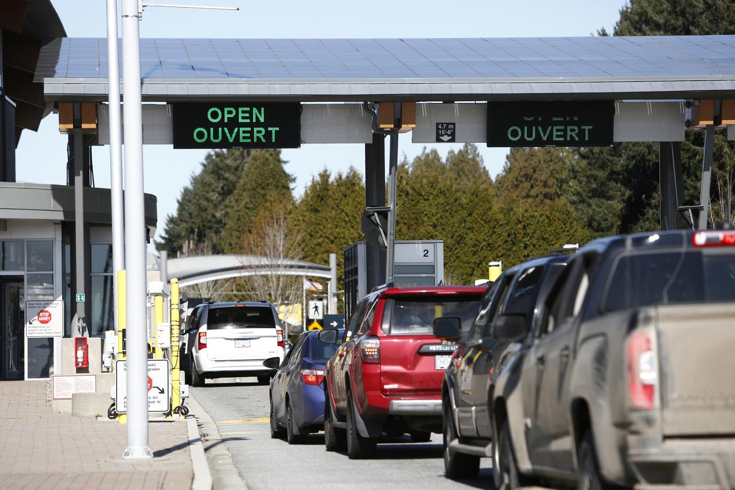 Trump: US, Canada closing border to nonessential travel to stem spread of coronavirus