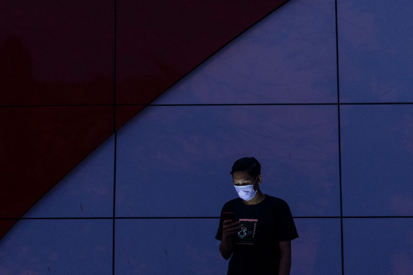 Coronavirus Mask-Phone Light