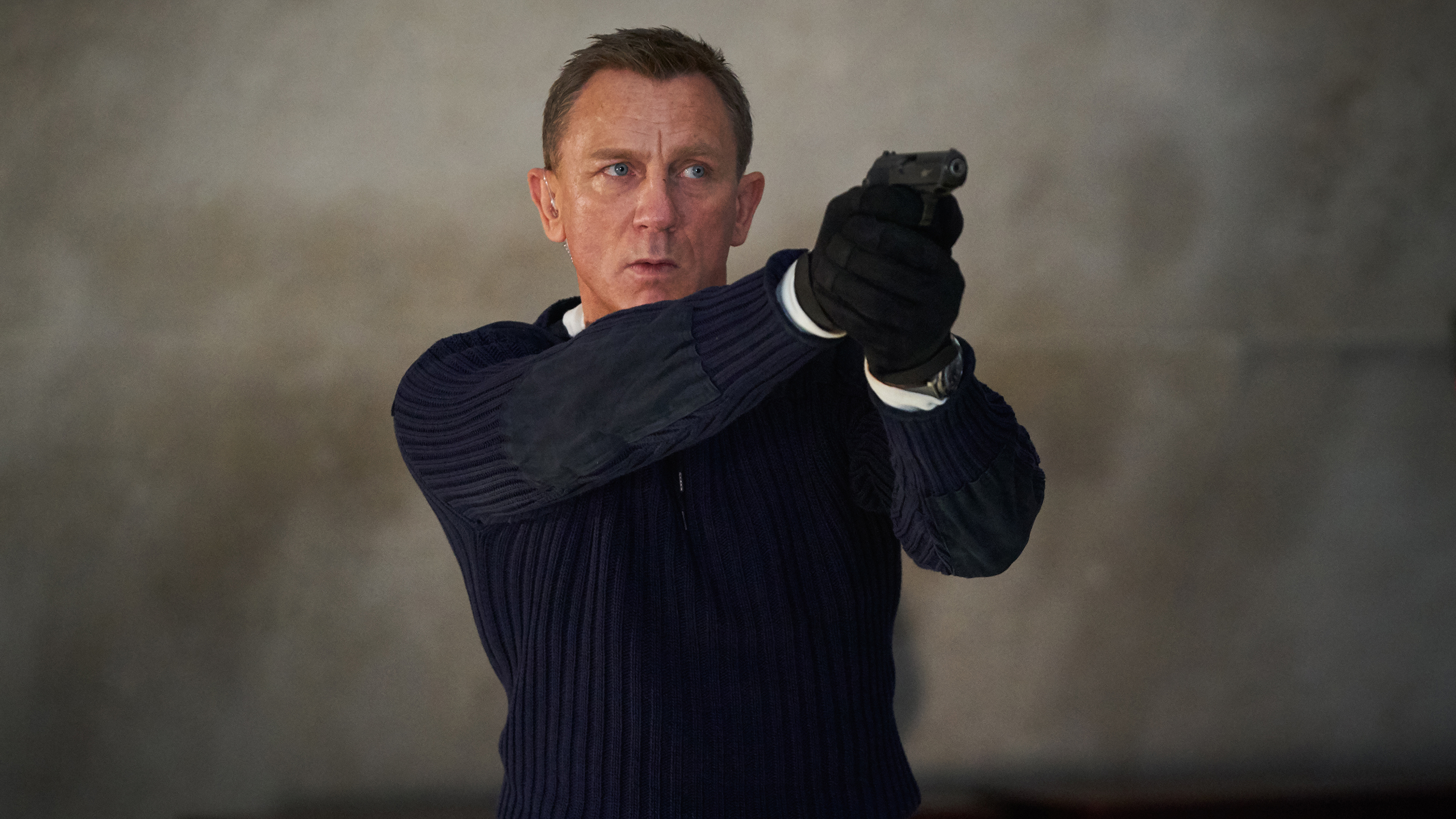 James Bond (Daniel Craig) prepares to shoot in 
NO TIME TO DIE
an EON Productions and Metro Goldwyn Mayer Studios film
Credit: Nicola Dove
© 2020 DANJAQ, LLC AND MGM.  ALL RIGHTS RESERVED.