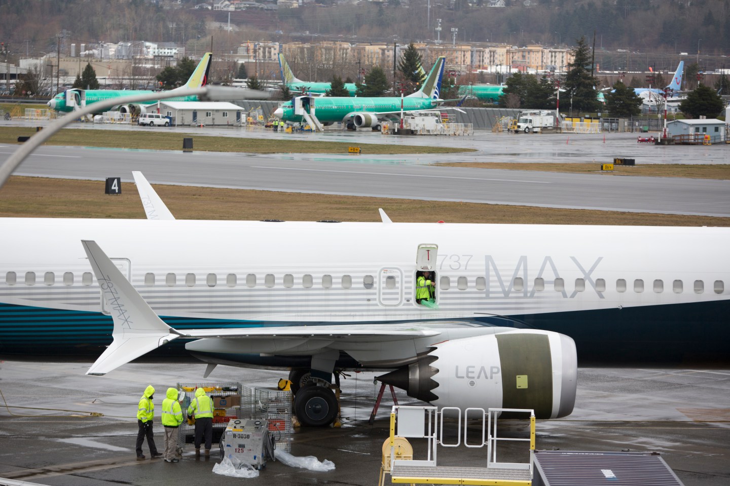 Boeing temporarily shuts down Seattle-area factories