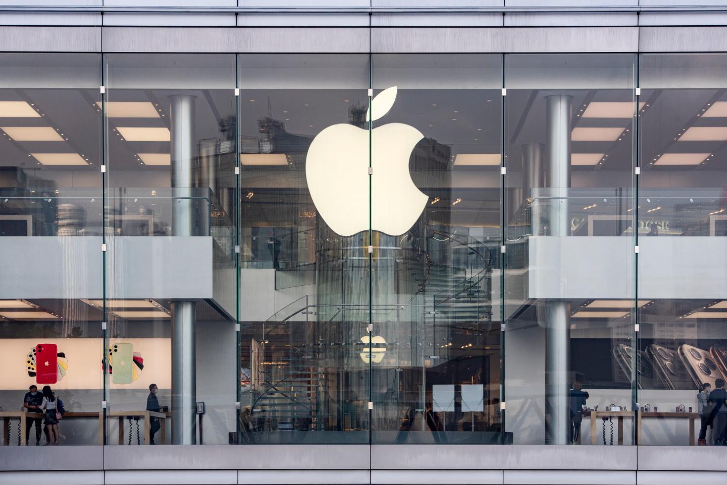 Markets rally for a second day, pushing Apple’s market cap back above $1 trillion