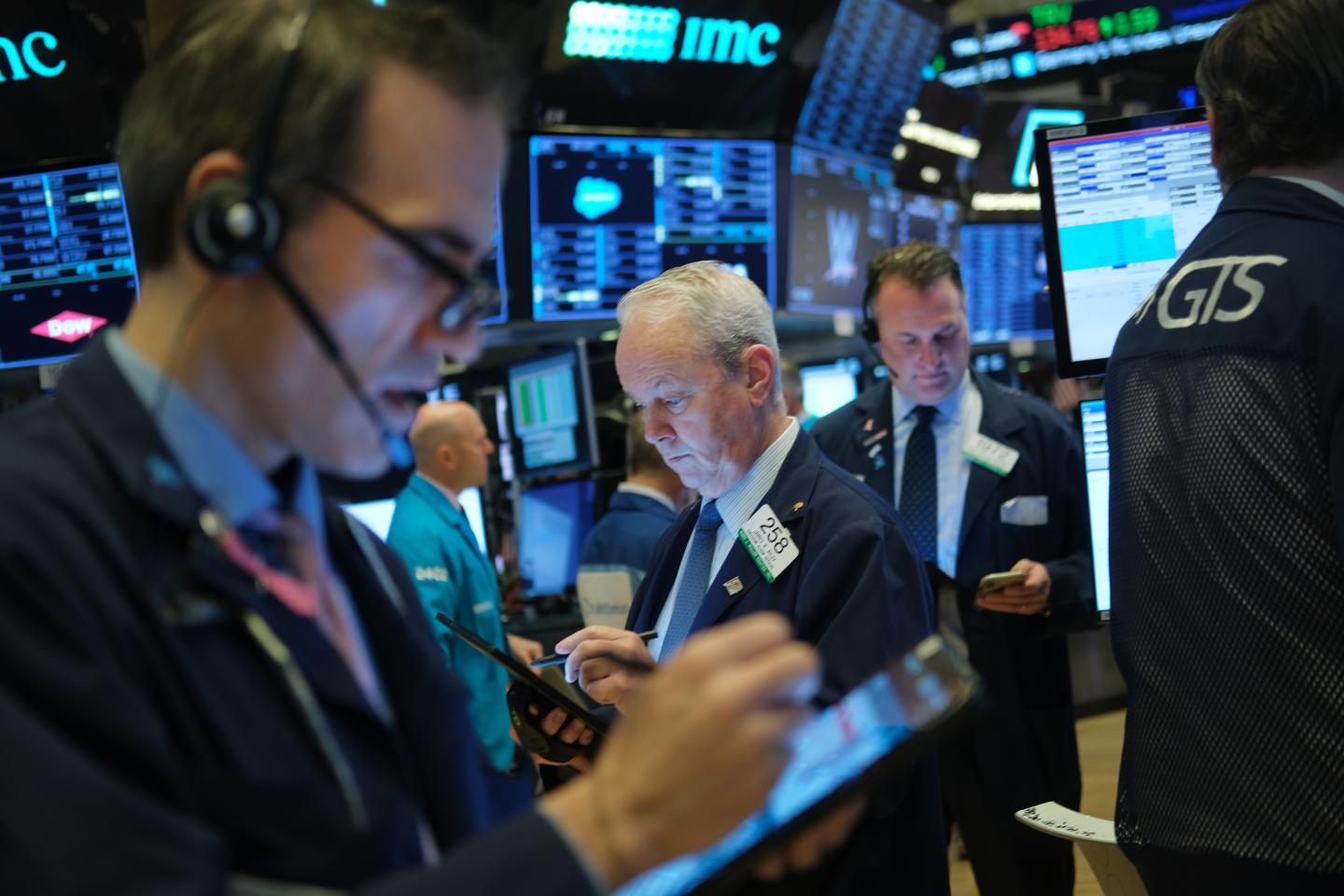 Stocks continue sinking after halt in trading triggered by 10% plunge