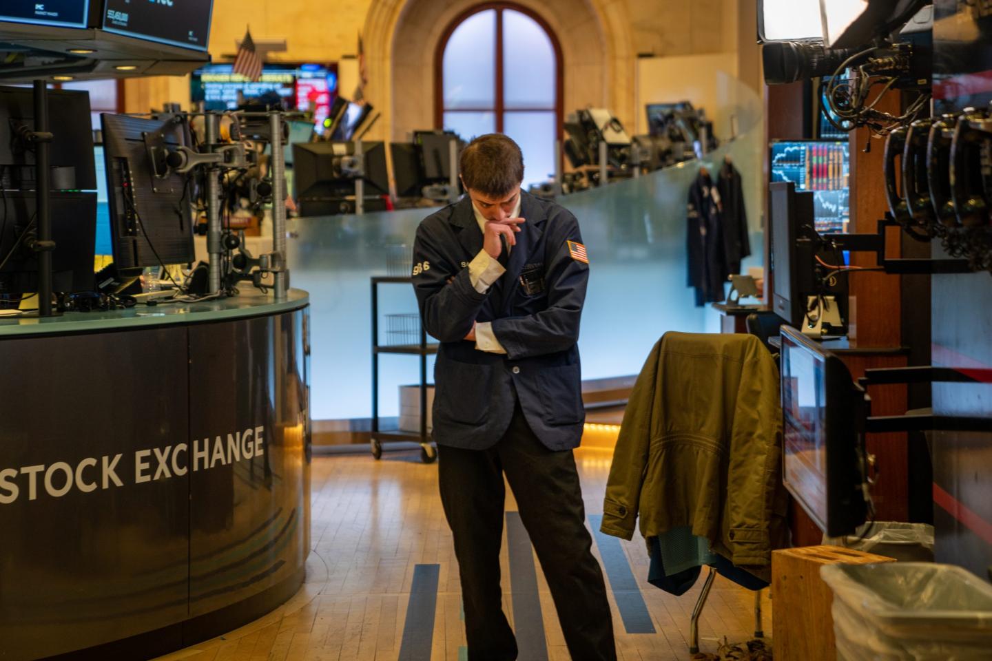 Coronavirus fears spur more volatility as 10-year Treasury yield hits an all-time low