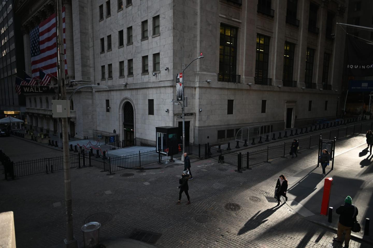 Fearing a credit freeze, Fed gives big banks new tools to keep lending taps open