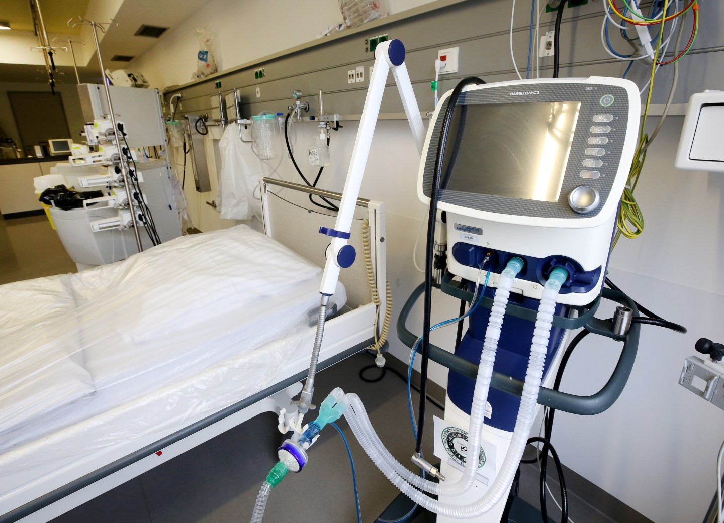 20 March 2020, North Rhine-Westphalia, Viersen: A ventilator is placed next to an intensive care bed in the Viersen General Hospital. The hospital has created additional capacities of intensive care beds and ventilators due to the corona crisis. Photo: Roland Weihrauch/dpa (Photo by Roland Weihrauch/picture alliance via Getty Images)