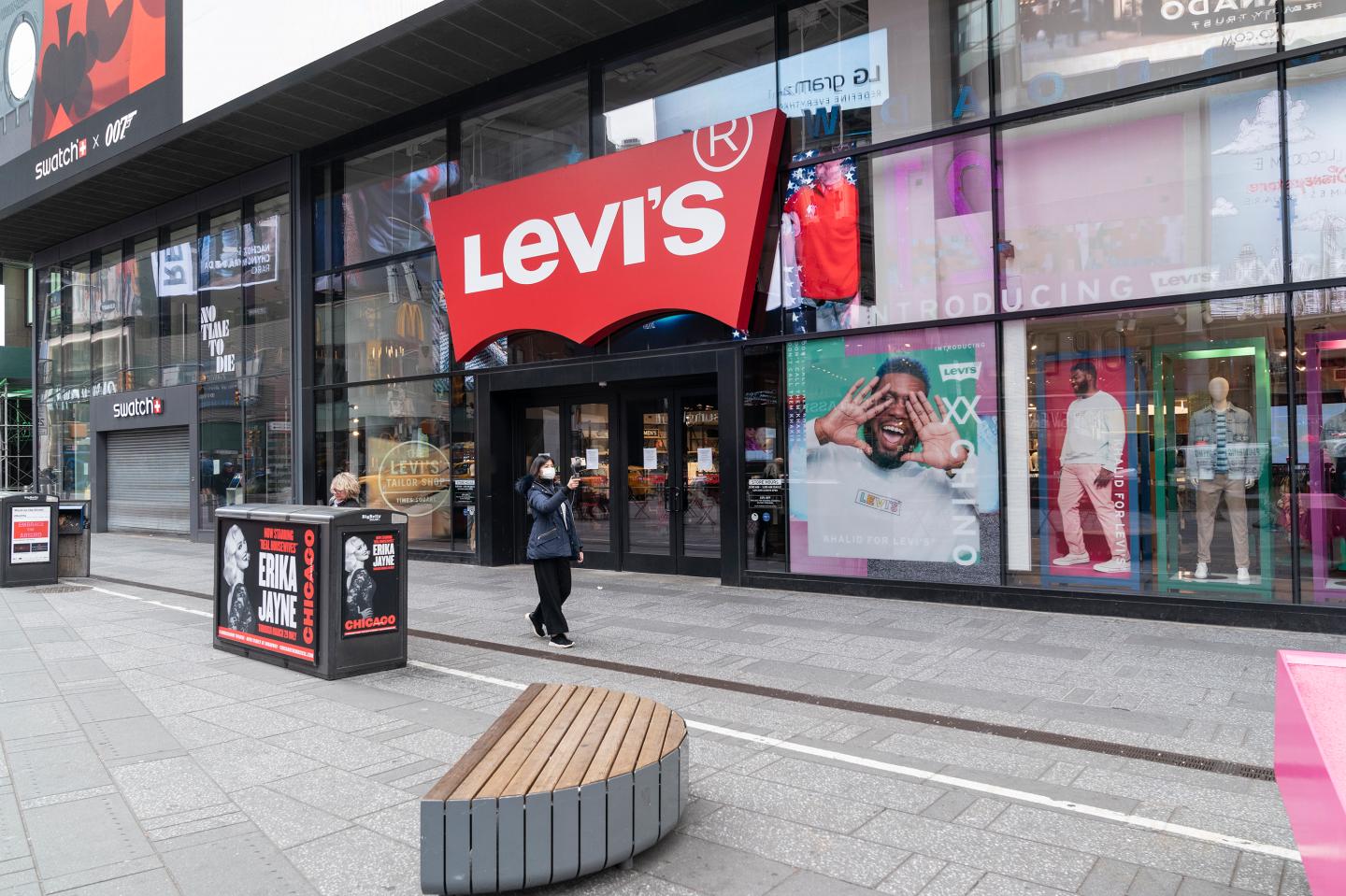 Levi’s focuses on keeping customers’ attention online while stores are closed